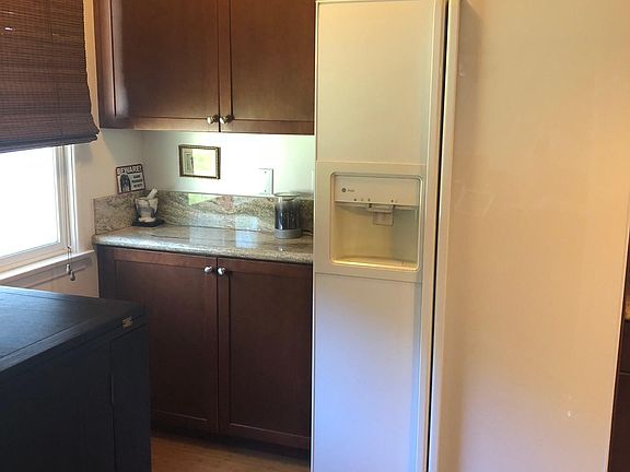 Kitchen/ brkfst area