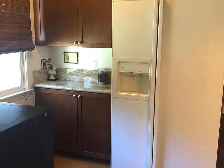 Kitchen/ brkfst area
