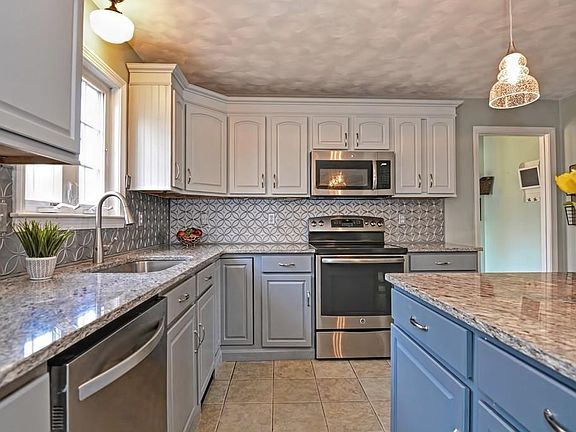 5th image of 12 Lowe Meadow Ln