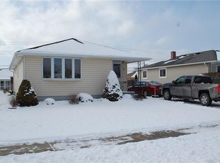 38 Harbour Ln, Cheektowaga, NY 14225