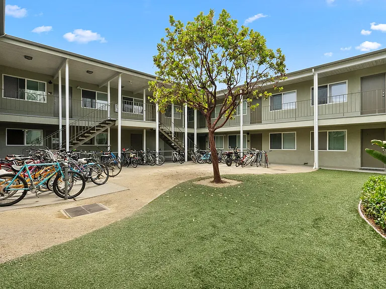 The Tahitian Apartments — Photo 19