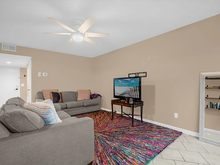 Peregrine Ave — Photo 11