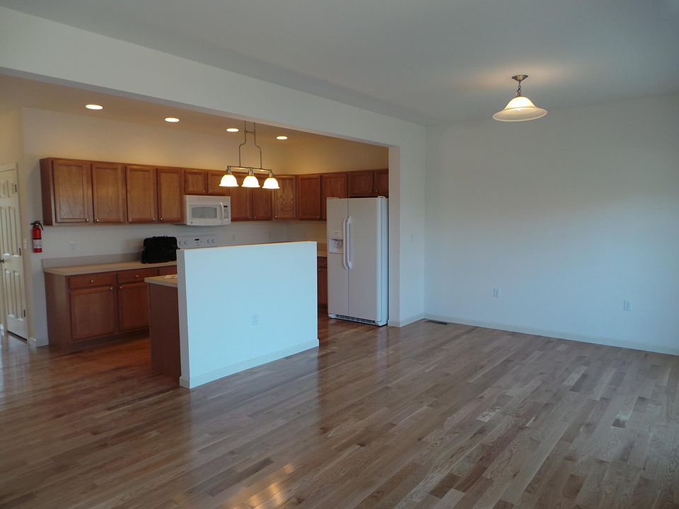 2nd image of 829 Jacks Mill Dr