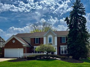 2427 Westwood Dr, Rochester Hills, MI 48306
