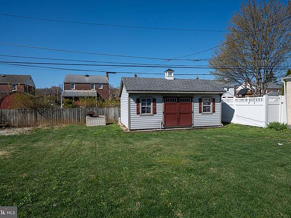 4th image of 2632 Wendy Rd