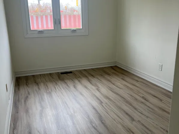 52 Pinemore Cres, Toronto, ON M3A 1W6