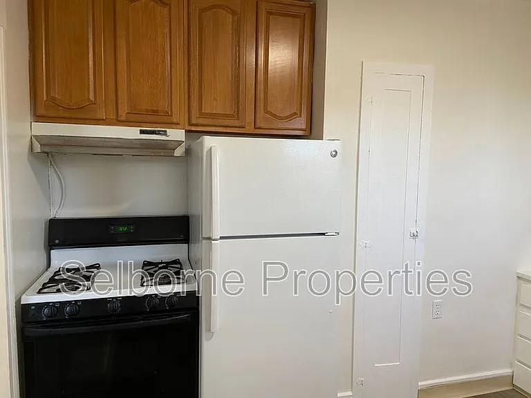 2054 Lincoln Ave — Photo 5