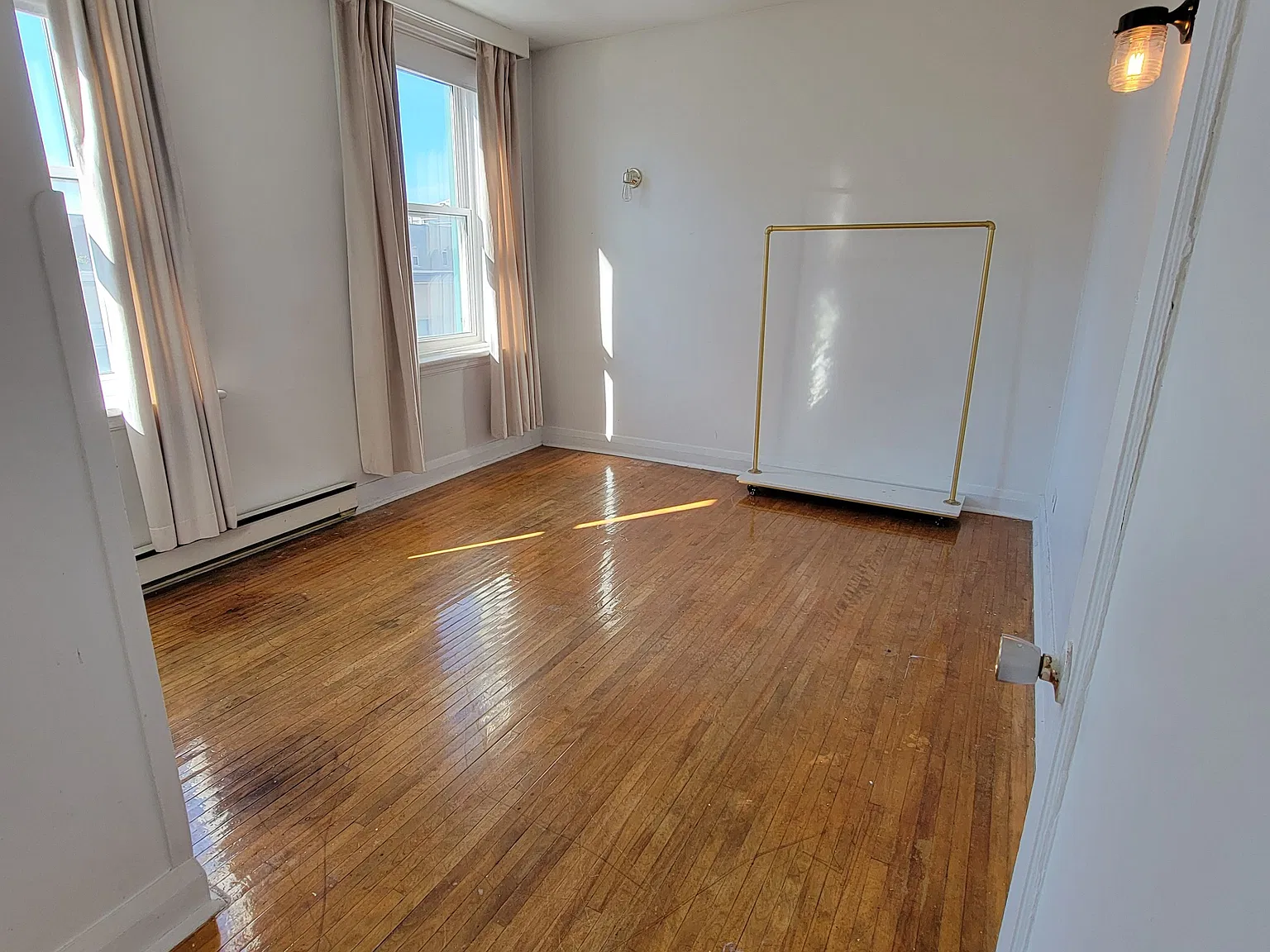 3 bed, $1,800 — Photo 2