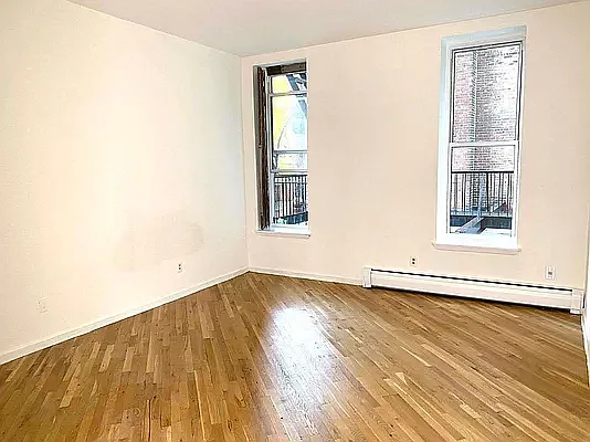 Rented by Waldstar Real Estate LLC | media 8