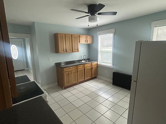 4th image of 432 Lebanon St
