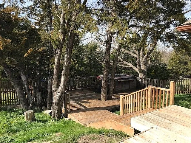 4 bed, 2.0 bath, 2500 sqft, $2,800 — Photo 2