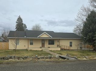 1100 Bryan St, Cove, OR 97824