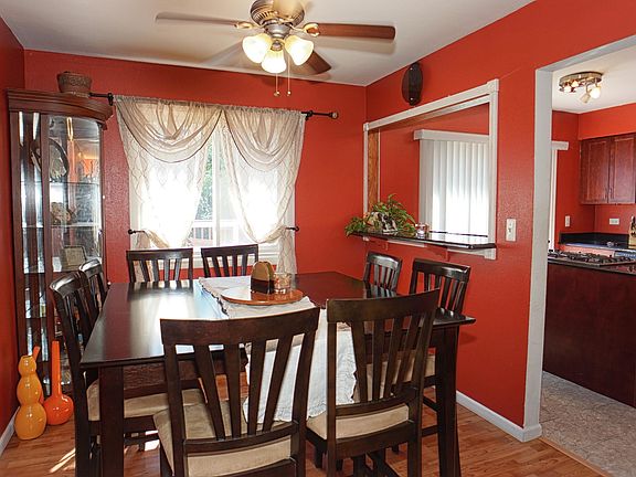3rd image of 605 N Metropolitan Ave