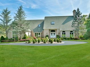 8 Fawn Ln, Armonk, NY 10504