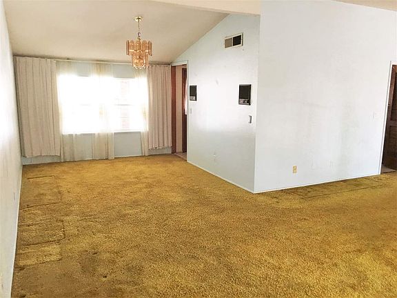 3rd image of 2503 Aspen Dr
