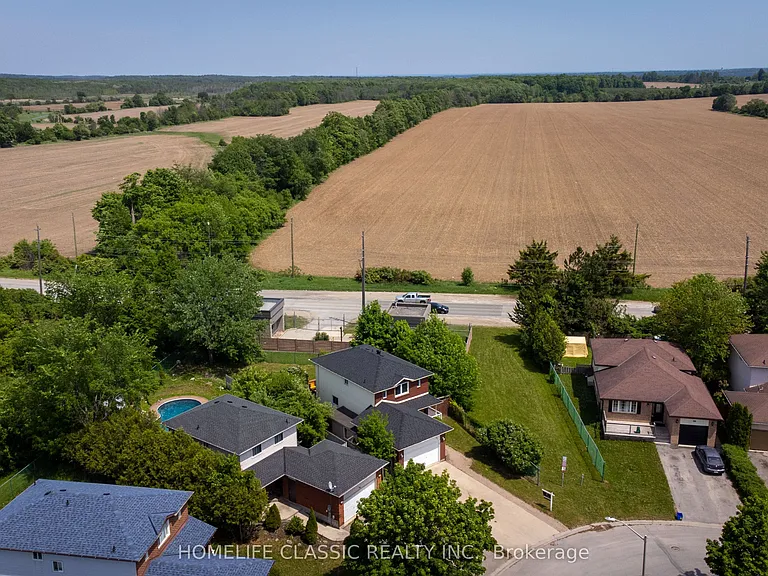 32 Rosenfeld Dr — Photo 45