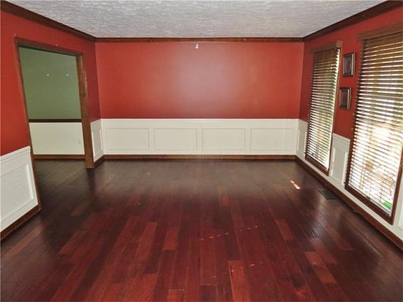 3rd image of 303 Mallard Dr