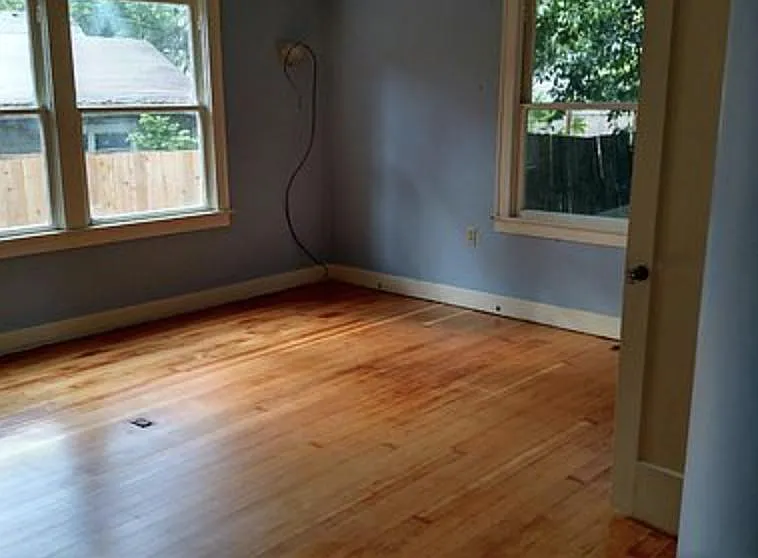 965 E St NE — Photo 4