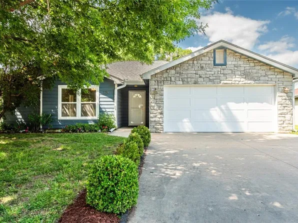 729 Hickory St, Lawrence, KS 66044