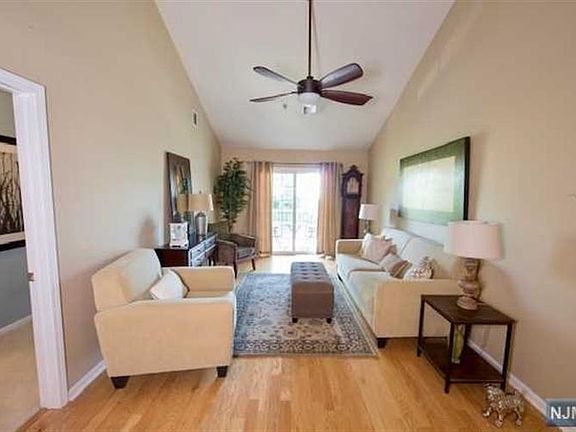 5th image of 204 Cambridge Ct #H104