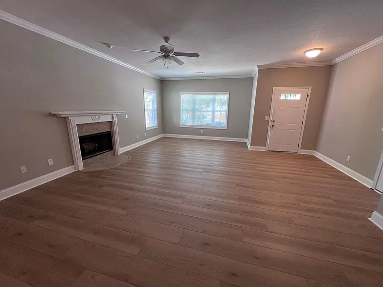 1618 Professional Pkwy — Photo 8
