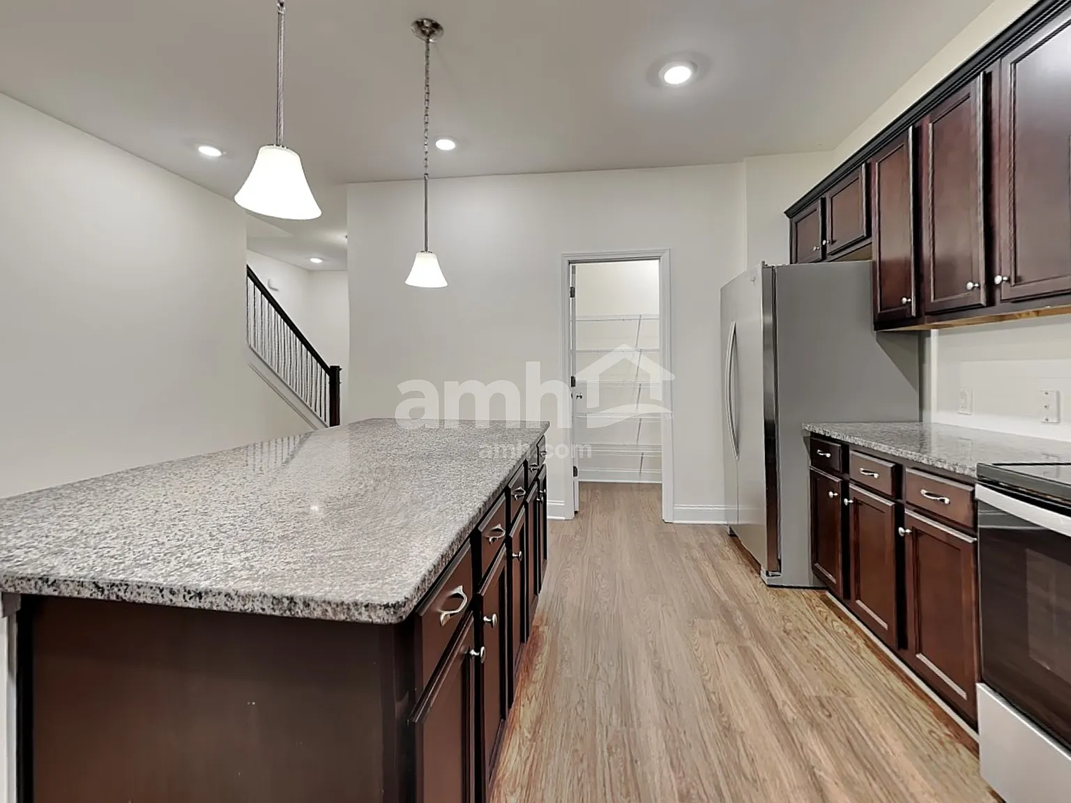 5 bed, 3.5 bath, 2959 sqft, $3,130 — Photo 3