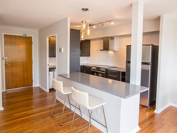 5th image of 12520 Edgewater Dr APT 409