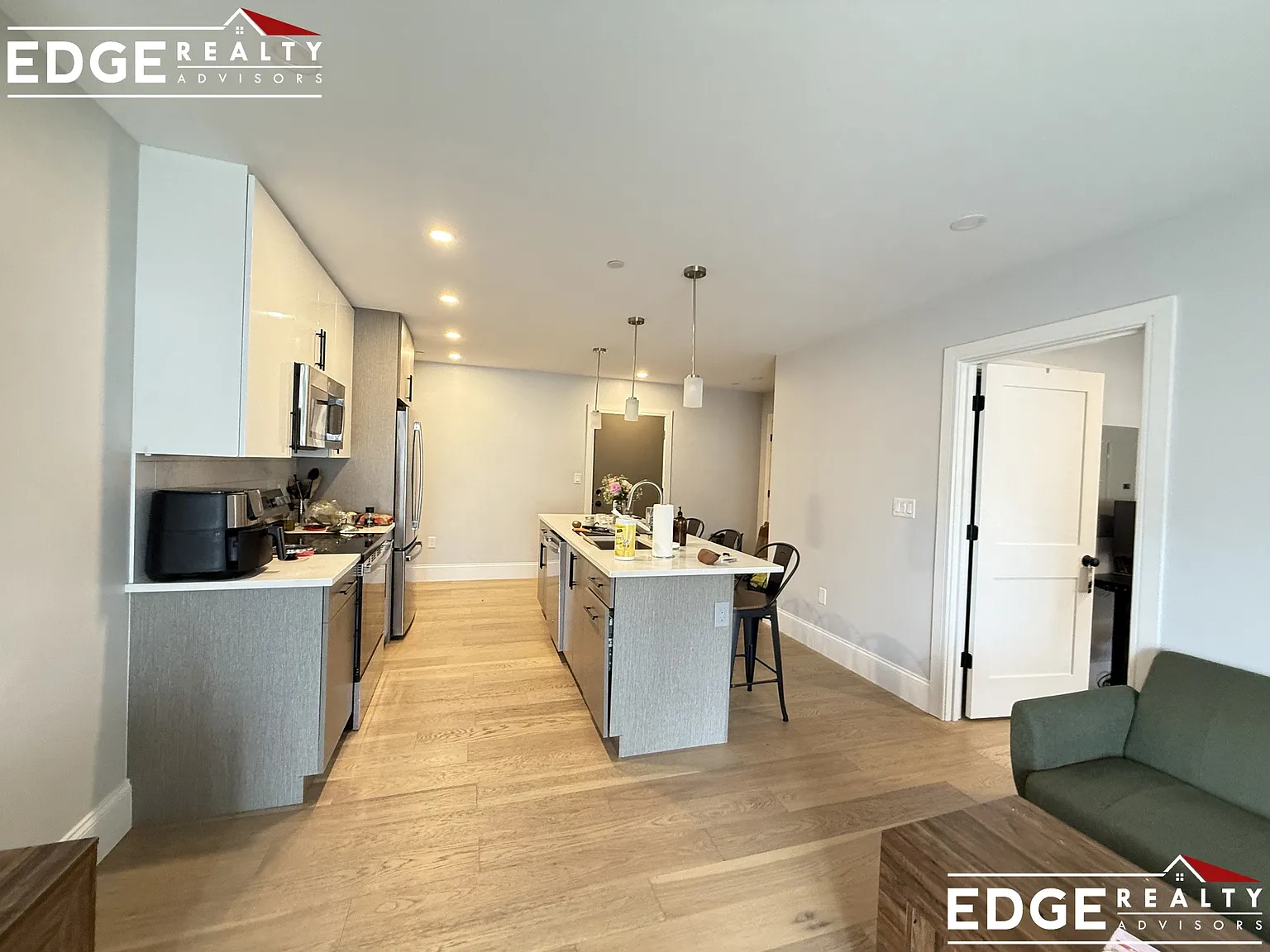 2 bed, 1150 sqft, $3,400 — Photo 4