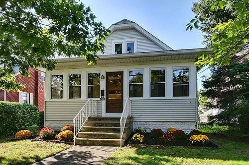 145 Lupton Ave photo 1
