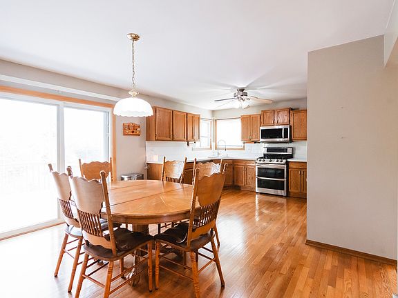 5th image of 549 Farmhill Cir