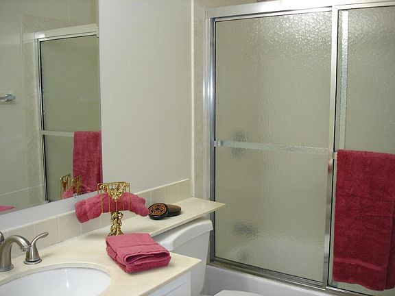 4th image of 8068 Park Villa Cir