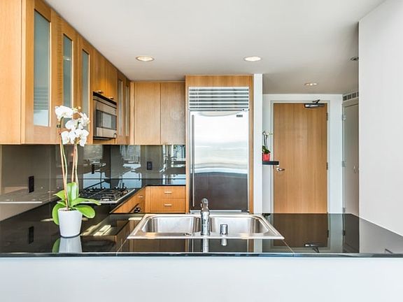 2nd image of 333 1st St #Penthouse N2102