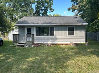 6426 Williams Lake Rd, Waterford, MI 48329