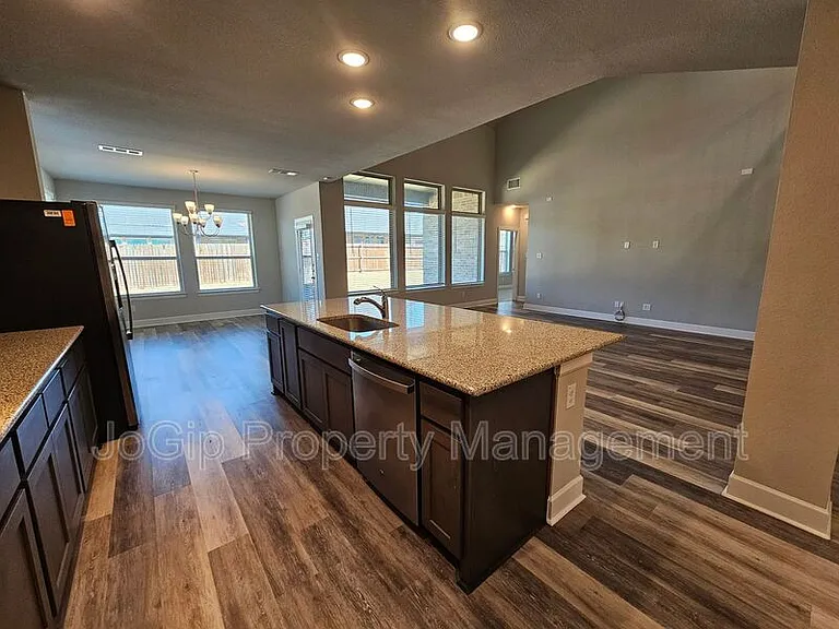 1740 Jamestown Dr — Photo 43