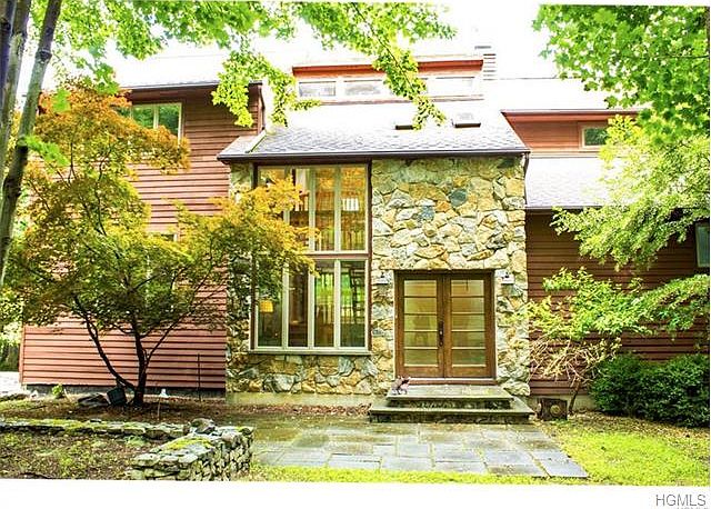 1st image of 2 Mountain Crest Ct