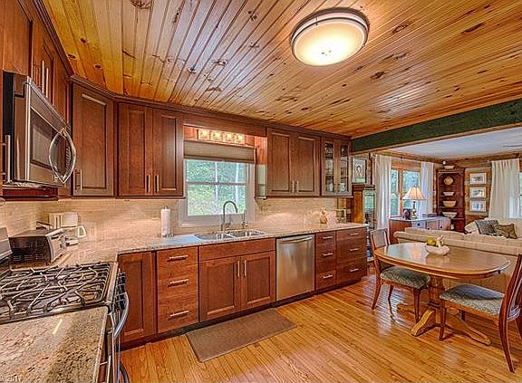 3rd image of 143 Trudys Ln