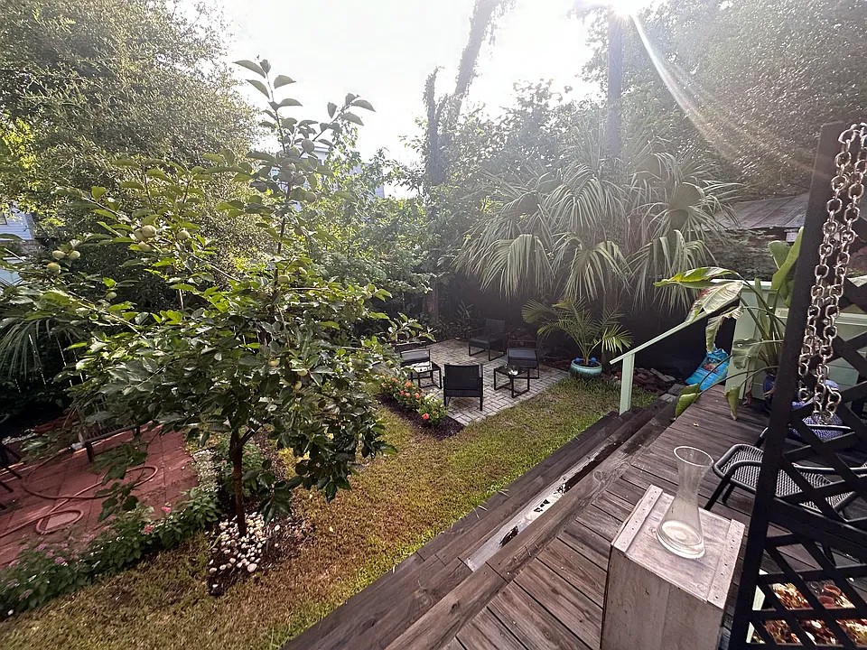 E Park Avenue Ln