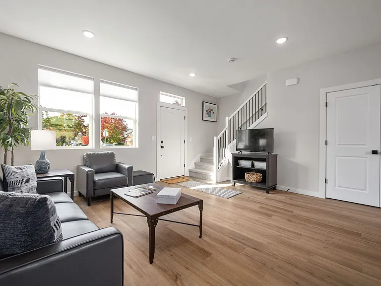 Brand New Newberg Homes- Up to 1 Month Free! — Photo 13