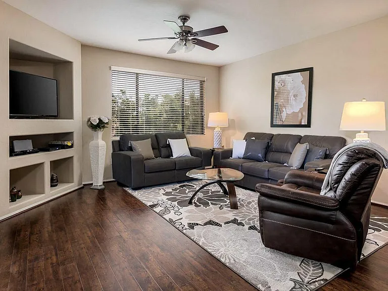 705 W Queen Creek Rd — Photo 3
