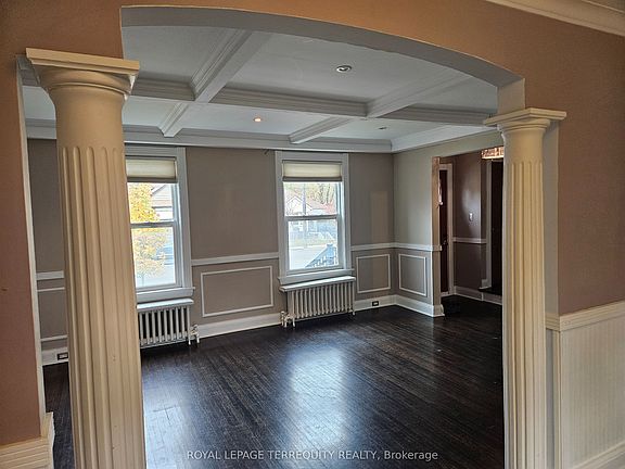 5th image of 319 Lawrence Ave W