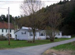 19 Grove St, Wells River, VT 05081