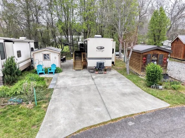 253 Conley Creek Cir, Blairsville, GA 30512