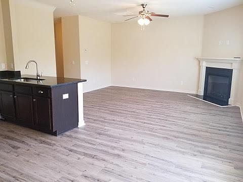 5th image of 918 Erika Ln