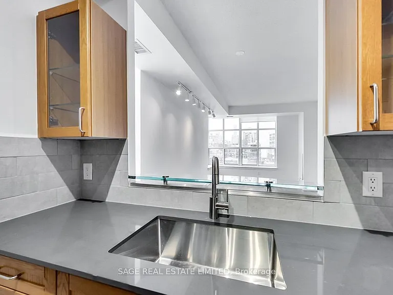 438 Richmond St W #910 — Photo 9
