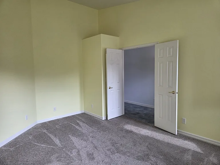 521 Burnham Pl — Photo 11