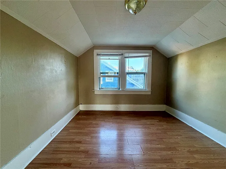 814 Southport St — Photo 6