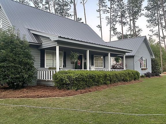 3rd image of 108 Cypress Cir