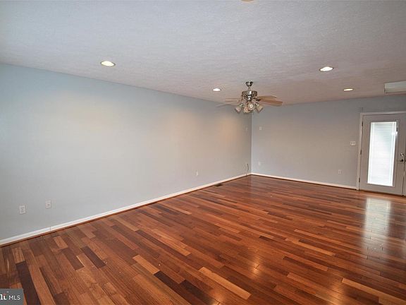 4th image of 9520 Hickory Hill Dr