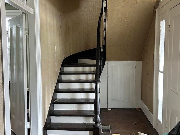 2nd image of 501 N High St