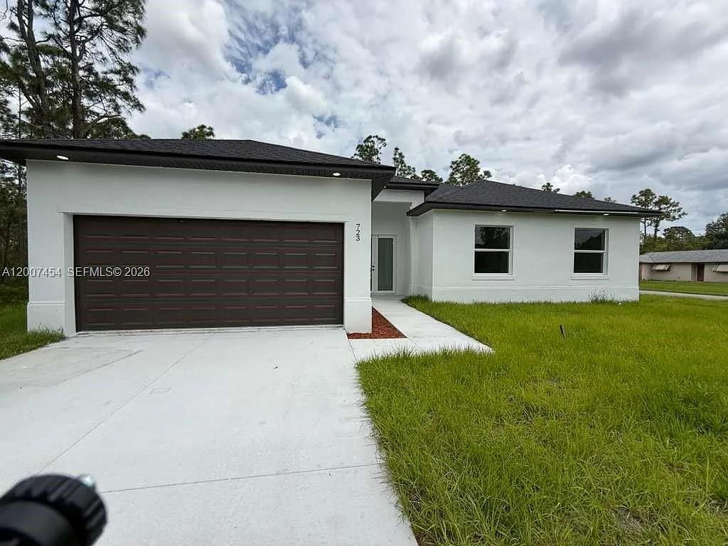 4 bed, 2.0 bath, $2,000 — Photo 2